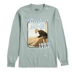 TAYLOR SWIFT FROM THE VAULT GREEN 1989 PHOTO LONG SLEEVE SHIRT.